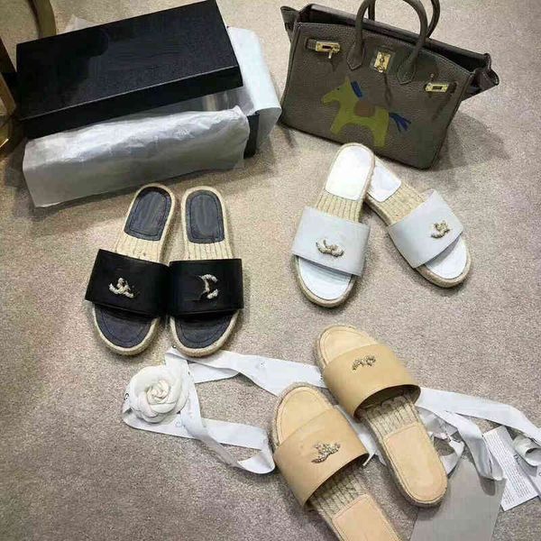 

2022 new style sandals with pair of thick metal bottom, Black