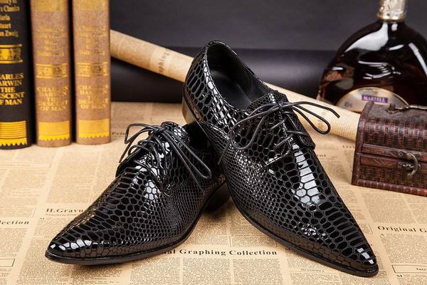 Designer-New Chegada Designer Crocodilo Padrão Mens Vestido Preto Sapatos De Moda Lacing Patente Patente Pontilhada Toe Lazer Sapatos 38-46