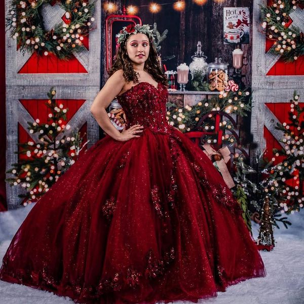 2022 Abiti Quinceanera arabi bordeaux Sweetheart con paillettes Applicazioni di pizzo Perline di cristallo Fiori Tulle Puffy Ball Gown Festa di Natale Prom Abiti da sera