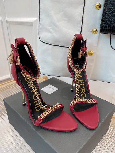 

the new .5cm heel sandal with embellished metal chain in 2022 is the lock trend, Black