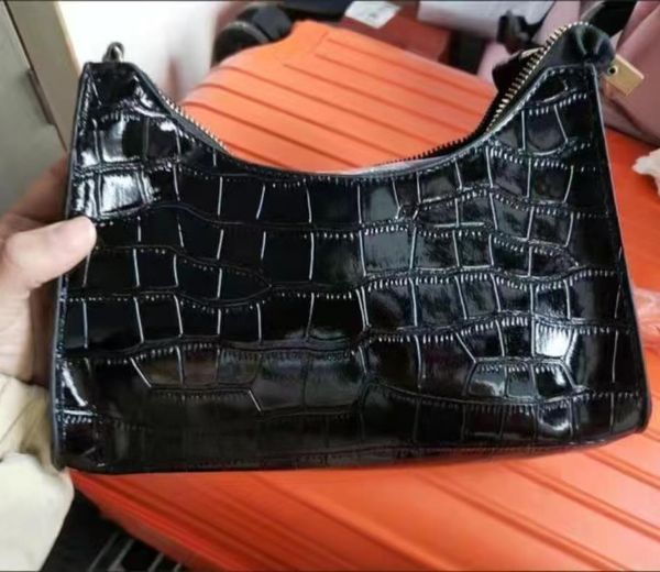 

fashion crocodile pattern pu leather handbags female shoulder bag fashion ladies armpit bag retro casual women tote small clutch