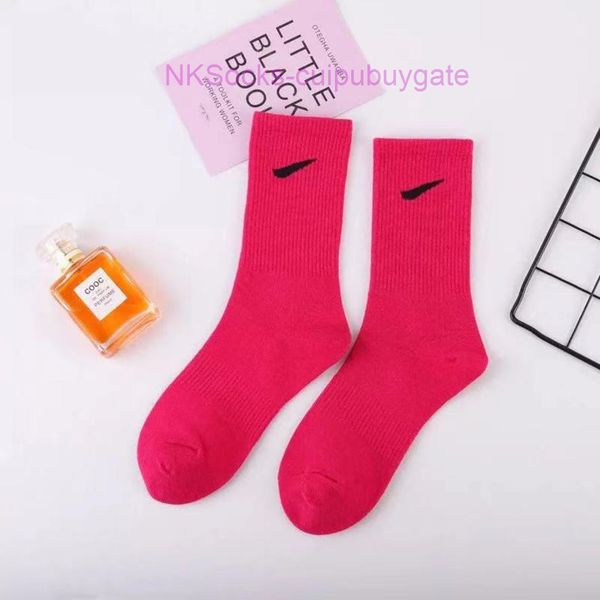 

classic men's fashion hook brand socks middle tube sports moisture absorption sock casual men women luxury wear medium short sportsocks, Black