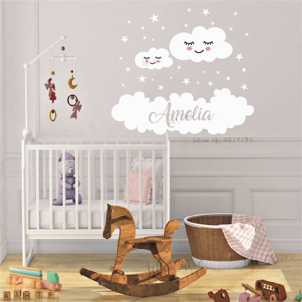 Benutzerdefinierte Namen Wolke Wandaufkleber Baby Kinder Schlafzimmer Dekor Tapete Sterne mit niedlichen Wolken Vinyl Wandtattoo Home Kindergarten Kunst 220621