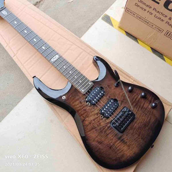 Chitarra elettrica personalizzata JP6 John Petrucci firmata Musicmans