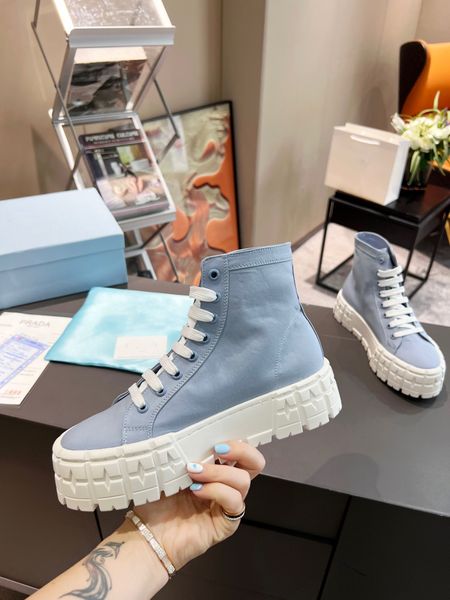 

new luxury famous runner men sneakers shoes low-calfskin trainers white black famous 0502