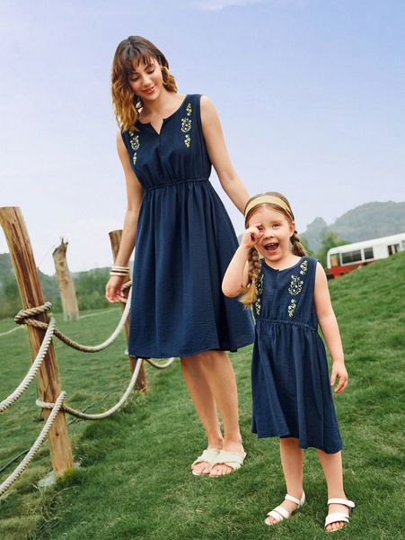 

1pc floral embroidery notch neck dress g20b#, Black;gray