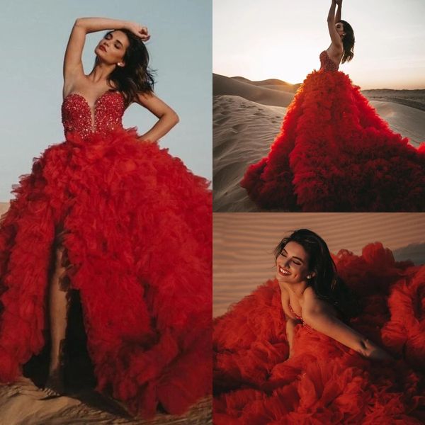 Incroyable rouge une ligne robes de bal côté fendu robes de soirée jupes à plusieurs niveaux paillettes perlées robe de soirée sur mesure