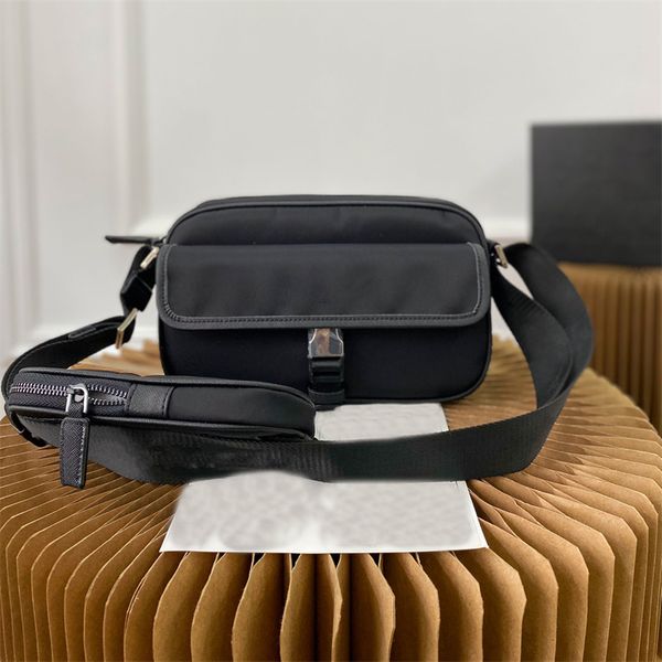 

2piece chain wallet men women luxurys designer cross body bags classic triangle pattern p letter decorated nylon handbag