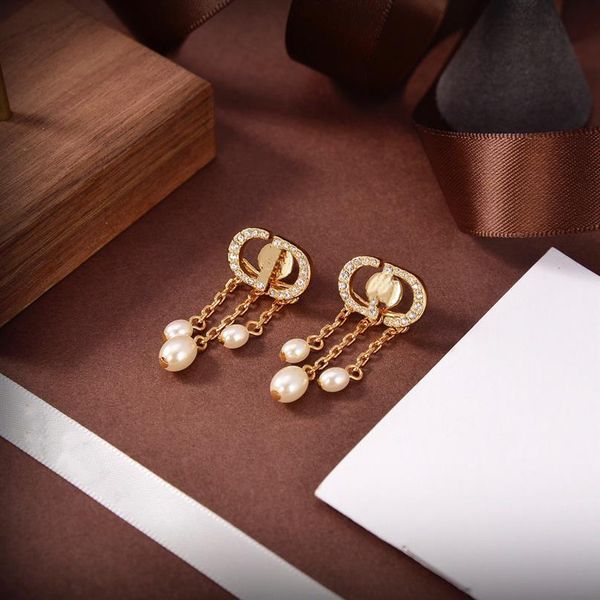 

luxury designer women earrings gold charm earrings pearl stud necklace bracelet suits with pearl pendant and thin chain fashio254p, Golden