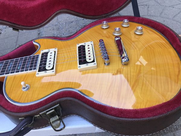 

2022 brand new 6 string electric guitar tiger flame solid wood guitar with hard shells delivery