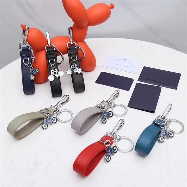 

saffiano key chain buckle lovers car keychain handmade leather designers keychains men women bag pendant accessories tdjhts207c283w, Silver