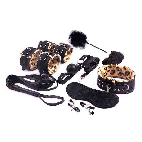 Nxy Sm Bondage 9 pezzi / set Giochi per adulti Tuta Sesso Manette Palla Bocca Bavaglio Corda Frusta Kit Sm Set di ritenuta Giocattoli per coppie Donna 220426