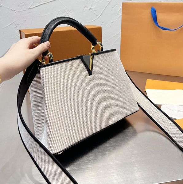 Designer Lady Elegance Totes Lettera in metallo Logo Tessuto Semplice Moda retrò Borsa di alta qualità Borsa da pendolarismo Borsa a tracolla singola da donna