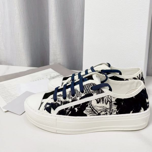 

classic women exquisite embroidery canvas shoes flat soled skate shoe lace-up low-platform designer sneakers stylish girls skateboard traine, Black