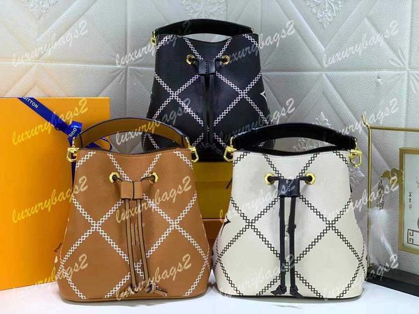 

luxurys designers bucket bags crossbody bag genuine leather 20cm adjustable shoulder strap for carrying and shoulder back 3 colors caramel m
