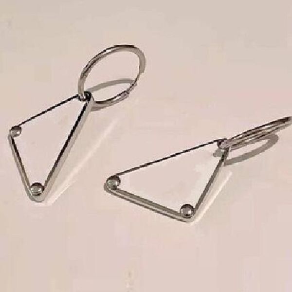 Designer Versione P Triangolo Ear Cuff Orecchini per donna Nero Bianco Lettere Ciondola Lampadario Orecchino Lady Prezzo all'ingrosso