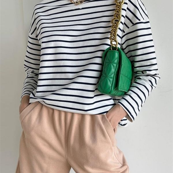 

wotwoy loose long sleeve striped tee shirt women spring o-neck casual cotton t-shirt female basic korean harajuku goth 220322, White