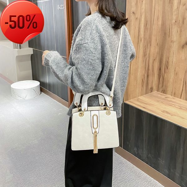

the factory directly 2021 princs single shoulder women's new msenger fashion lady red banquet luxury handbag