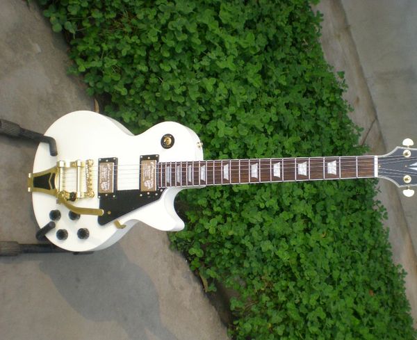 

white jazz lp electric guitar lp gold hardware with black pick guard tremolo