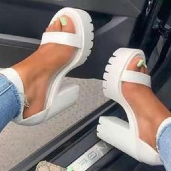 Grandes sandálias tamanho feminino sapatos abertos no calcanhar grossa 2024 Moda de verão Comércio exterior