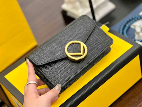 

women luxurys designers designer shoulder bags women handbag leather gold chain crossbody female dinner purses fanny pack 220307 zhouzhoubao
