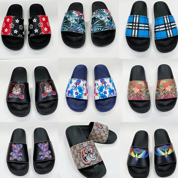 Moda Luxo Slides Slippers Sapatos Designer Print Flor Slide Summer largo Couro de borracha de borracha Sandálias ao ar livre Mulheres tênis tênis 36-45