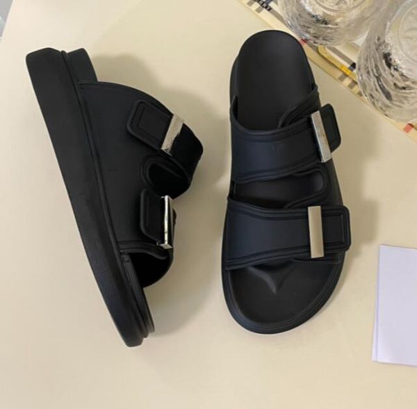 

2022 designer luxury hybrid slippers round toe silhouette oversized hybrid slide black rubber sandals silver hardware women shoes brown