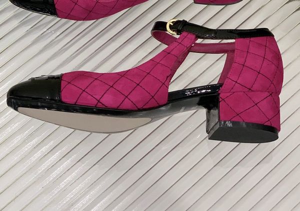 

women's luxury shoes designer quilted sandals fashion brand slides slipper boots please text us for more collection, Black