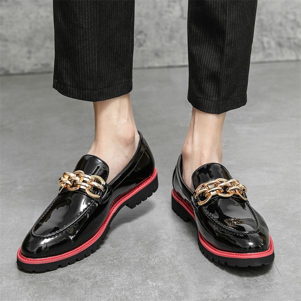Модные мужские лоферы из искусственной кожи, сплошной цвет, низкий каблук, украшение с цепочкой, модная классическая удобная деловая повседневная обувь DH960