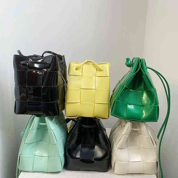 

evening bags 2022 spring new drawstring woven bucket luxury brand bag patent leather handbags women designer large crossbody handbag 220513