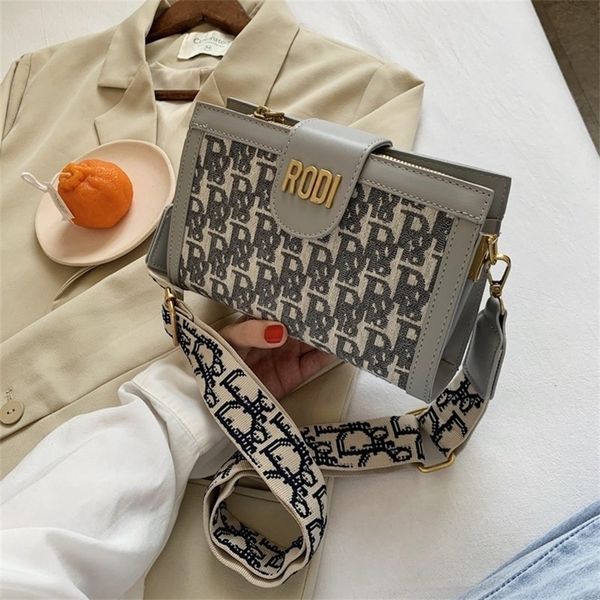 

the new 2022 luxury bags tjer style one texture wide belt contrast pattern messenger women's small square bag factory goods