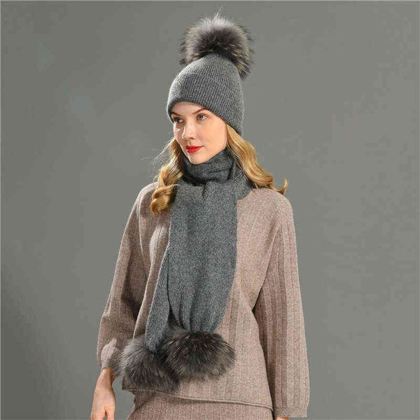 Novo fofo Raccoon Fur Pom Pom Poms Cashmere Knit Feanie e lenço Conjunto de chapéus de hedge e lenços mais espessos de inverno J220722