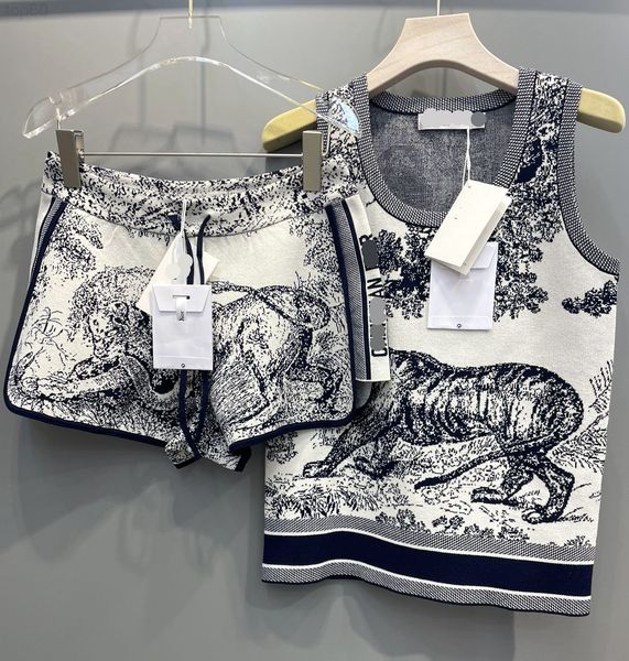 

women's t-shirt designer d family ~ new fashion jungle tiger flower embroidery wool knitted vest u-neck + shorts setc24z 2002 luxury, White