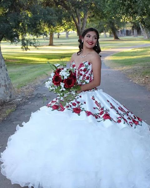 Vintage Bordado Quinceanera Vestidos Lace Appliques Sweetheart Sweetheart Doce 16 Pageant Debutante Vestido Organza Puffy Ball Ball Vestido de Festa de Prom