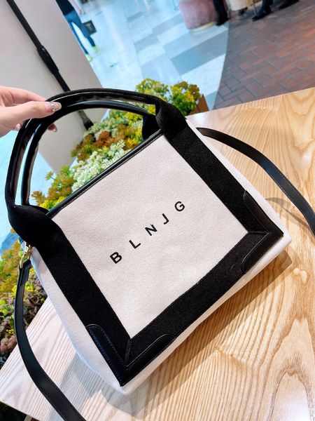

black and white canvas bag 5a high-end quality designer luxury fashion casual women's one-shoulder cross-body bag under the armpit banq
