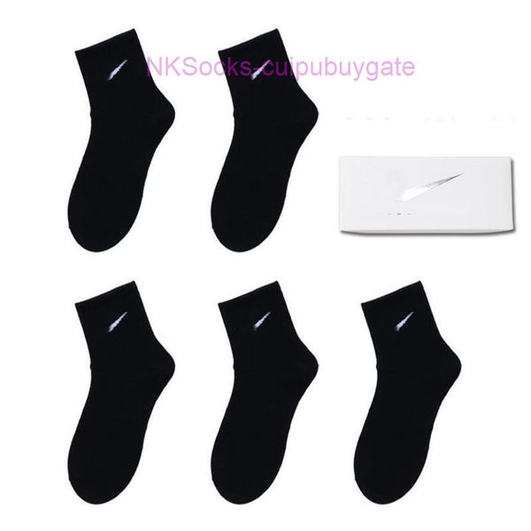 

fashion men's classic socks gift box stockings hook brand black white gray medium tube sports cotton sweat absorbing sock men women lux