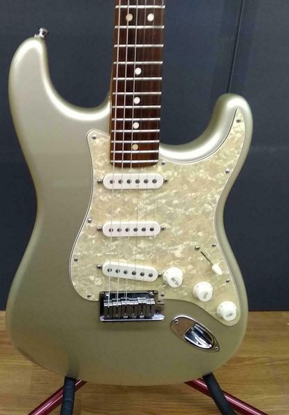 

st electric guitar #9873819 same of the pictures