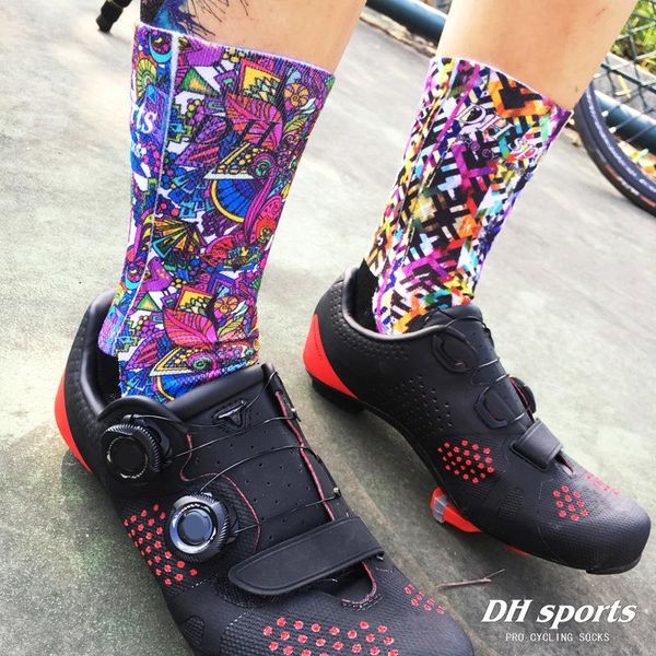 Sports Socks DH Marca profissional Ciclismo Proteja os pés de impressão colorida Esporte de bicicleta de bicicleta de alta qualidade Meia de corrida