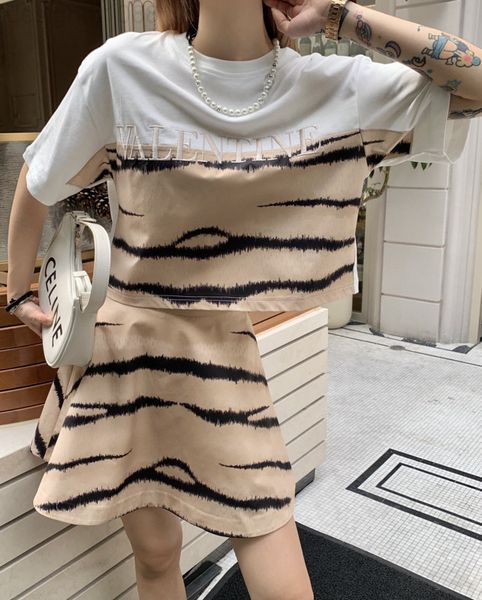 

two piece dress designer 22 spring and summer new short sleeved tiger skirt set with front back letters embroidery pattern loose fashionable, White