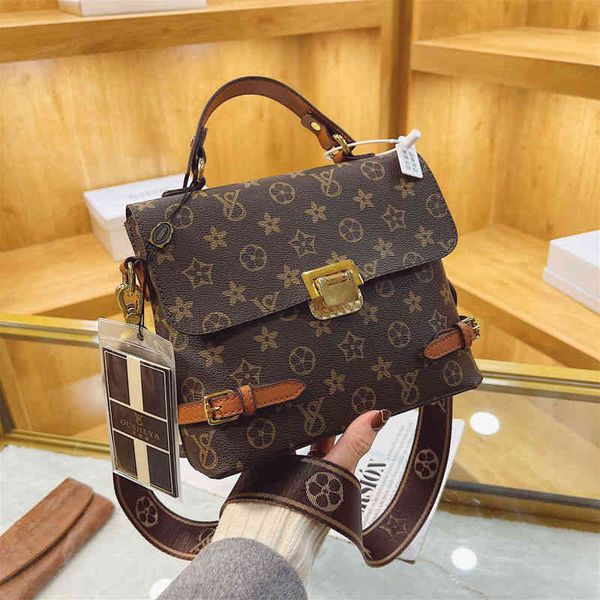 

2022 factory wholesale new high texture female messenger versatile small square contrast color foreign style hand one shoulder printed bag f