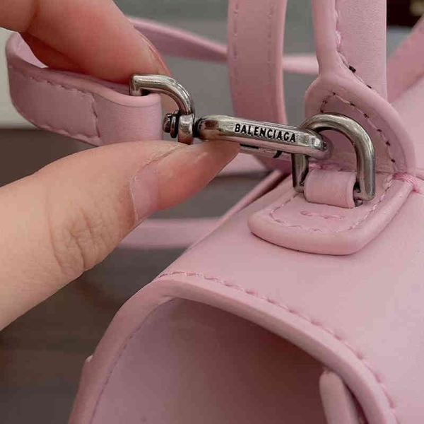 

handbags designer balencaigass 2022 female 2022 pop model high sense simple minority messenger versatile fairy temperament pink b paris 5m53