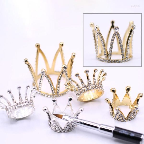 Nagelkunstausrüstung 3D Mini Luxus Crown Pinsel -Display Ständer Acryl UV Gelmalerei Stifthalter Regal Maniküre Werkzeug Dekor Prud22