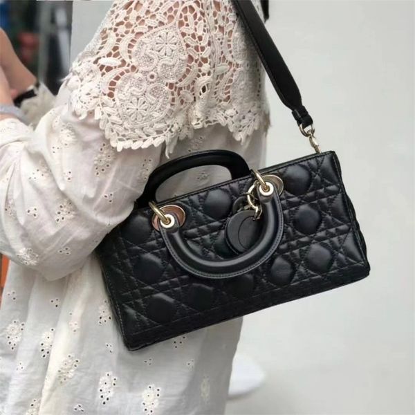 

32% off 2022 new women's bags can be customized and mixed batches texture foreign style solid color portable high-level feeling versati