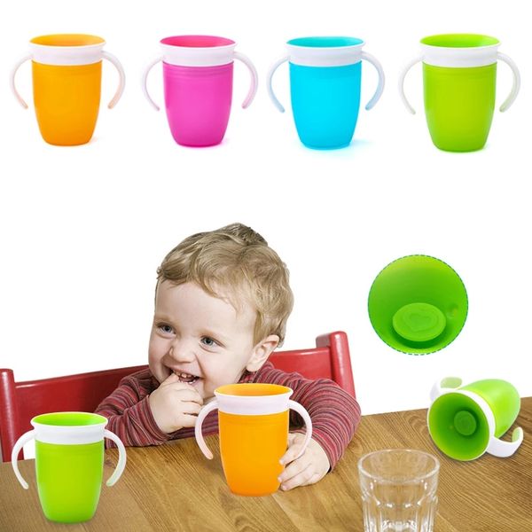 Bicchieri da 360 gradi Bicchieri girevoli per l'apprendimento del bambino Bicchieri con doppio manico Flip Bicchieri per l'acqua per bambini a prova di perdite Biberon BPA senza coperchio