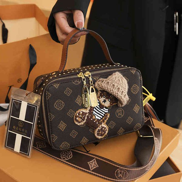 

2022 factory wholesale bag female korean version trendy net red printing handbag versatile ins one shoulder messenger foreign style small sq