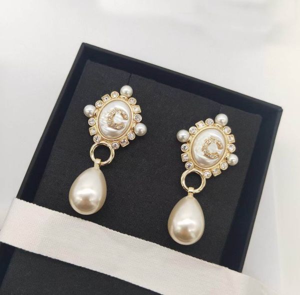 

2022 charm oval shape stud earring with nature shell beads and diamond in 18k gold plated for women wedding jewelry gift have stamp ps7629, Golden