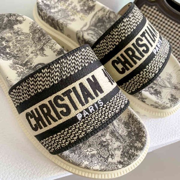 

d family wear women's new leisure round head rubber thick bottom old flower embroidery printing 2022 trendy fashion design ladies slipp, Black