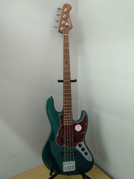 

bacchus wl4-std bass electric guitar same of the pictures