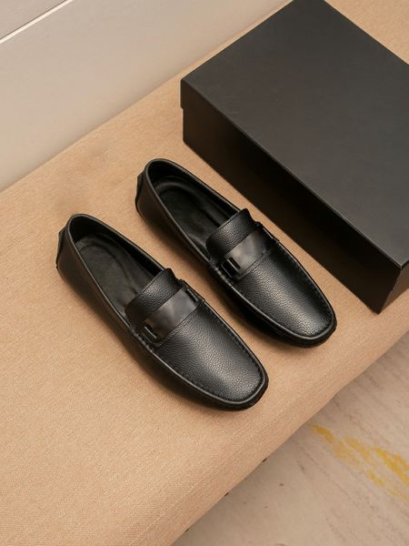 

2022 famous brand men's fashion embossing flat shoes paris classic luxury designer new walking black loafers genuine leather driving sh