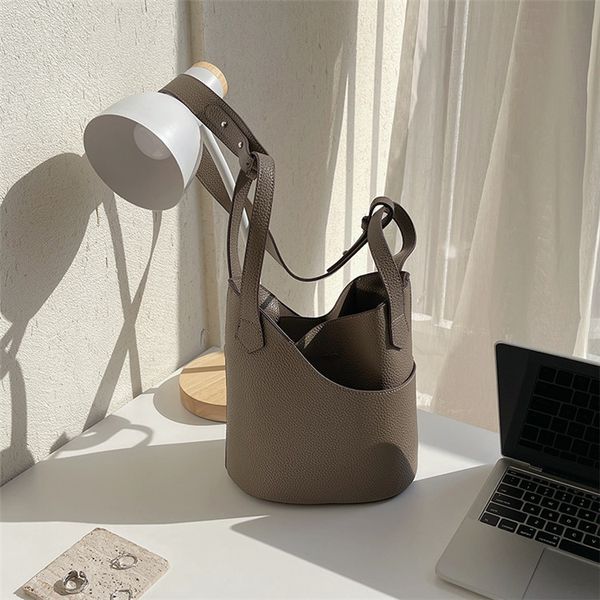 

designer bag shoulder crossbody bag with large capacity and sewing buckets 23cm